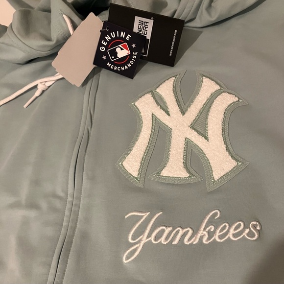 Men’s New York Yankees Hoodie - Picture 4 of 6